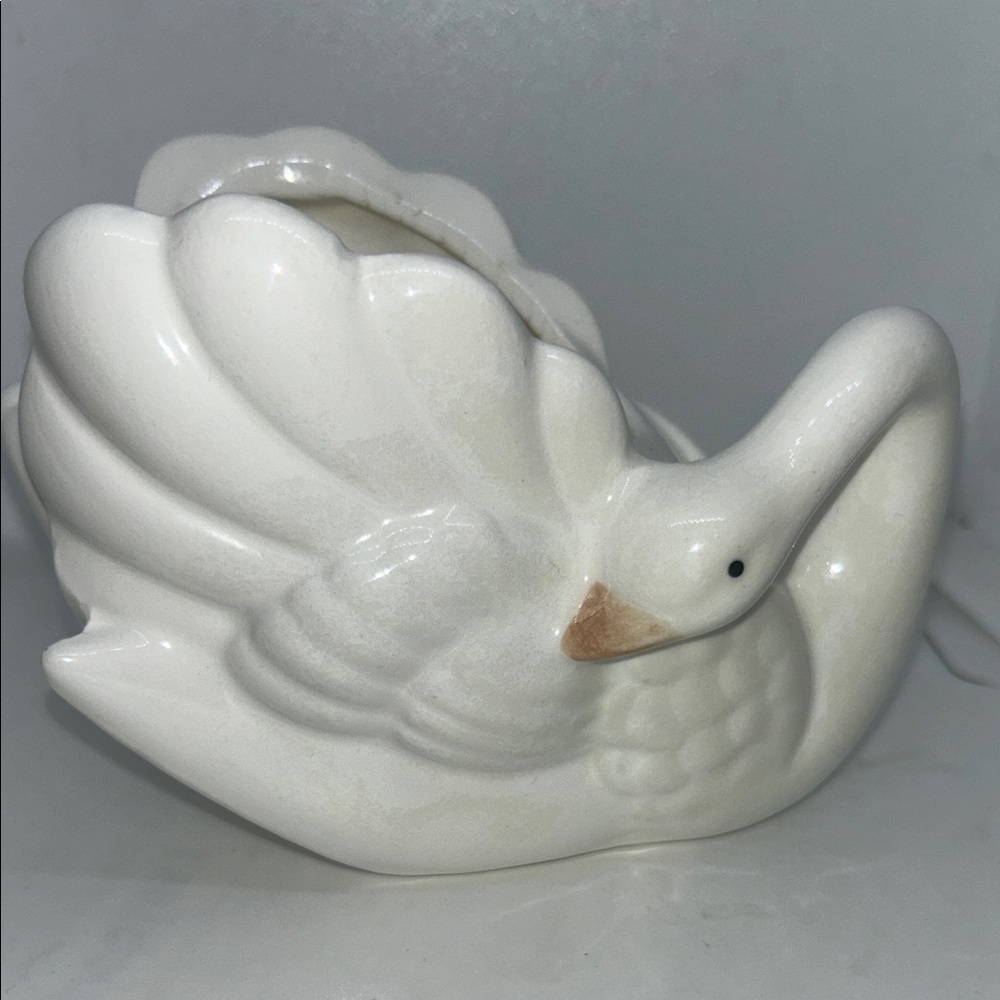 Omnibus by Fitz and Floyd White Ceramic Swan Decorative Vase and Planter 1983